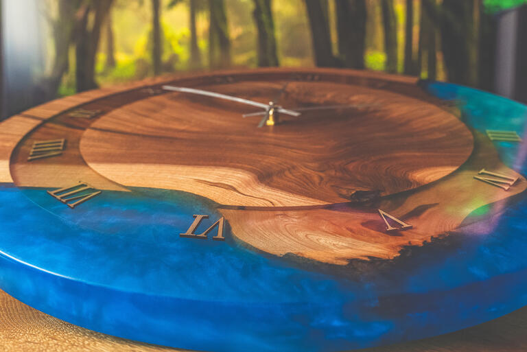Drevo detail hodiny